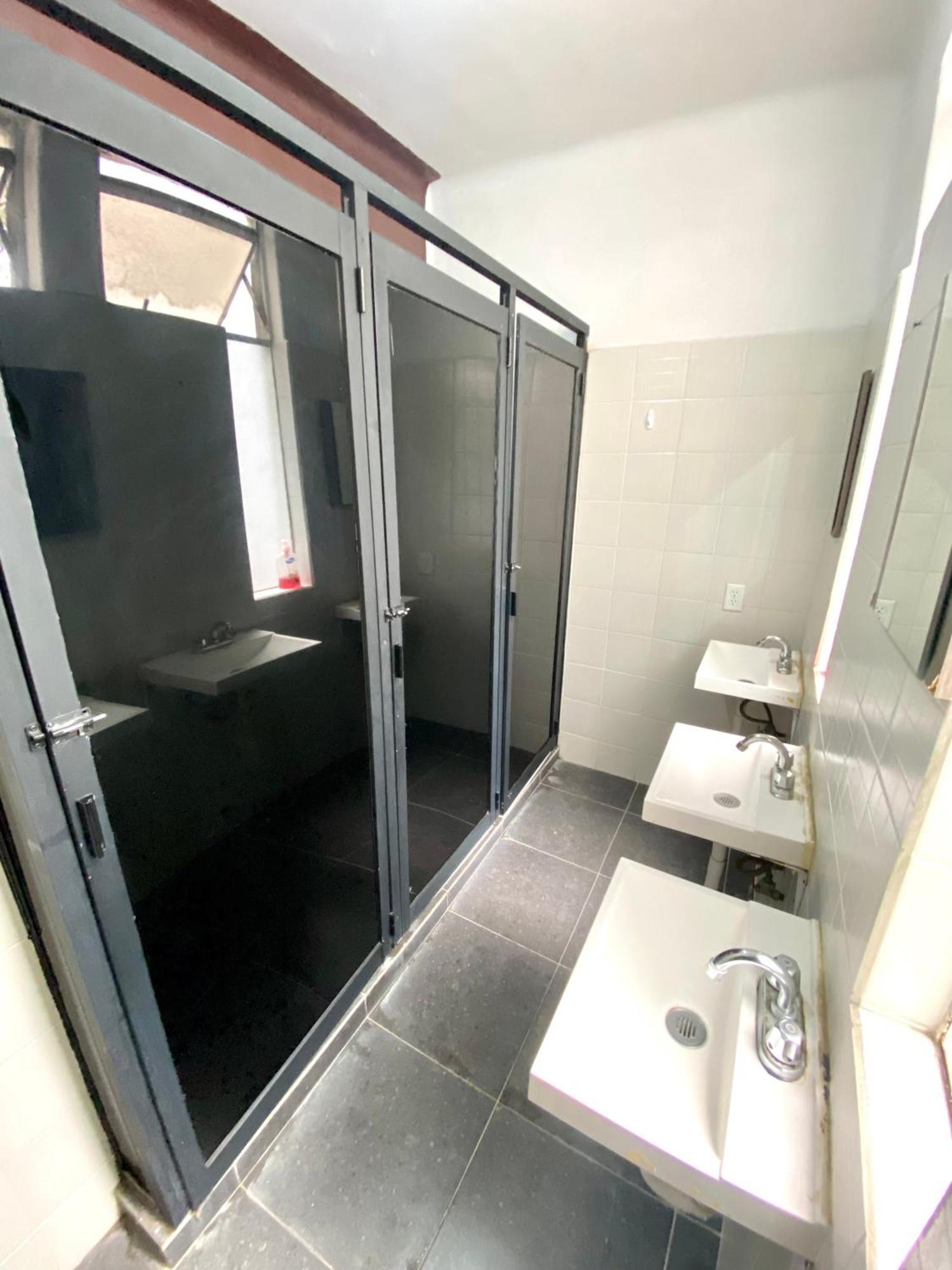Roomies Hostel - Condesa Guest house *